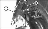 11.13 Снятие и установка тормозных колодок стояночного тормоза БМВ 5 (E39)