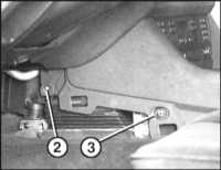 13.32 Снятие и установка центральной консоли БМВ 5 (E39)