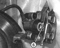 11.1 Снятие и установка тормозных колодок передних колес БМВ 3 (E46)
