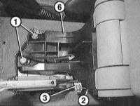 13.4.6 Снятие и установка центрального подлокотника БМВ 3 (E46)