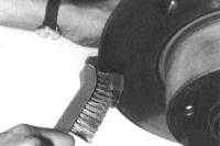 11.4 Снятие и установка тормозных колодок дисковых тормозов БМВ 3 (E46)
