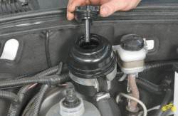 7.4 Замена жидкости в гидросистеме усилителя рулевого управления Chevrolet Niva 2002+