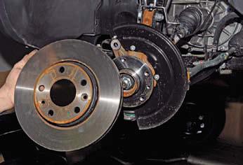 Замена диска тормозного механизма переднего колеса Рено Дастер