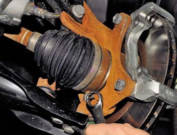 Замена диска тормозного механизма переднего колеса Рено Дастер