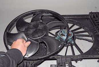 Снятие вентилятора радиатора Рено Дастер
