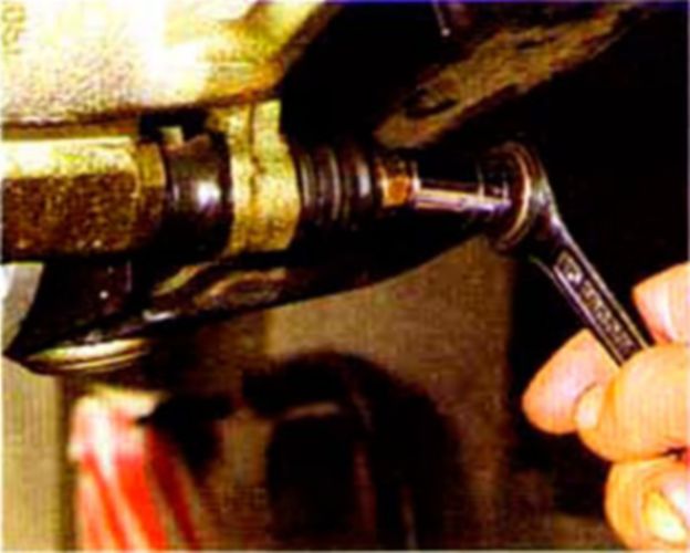Замена колодок тормозных механизмов передних колес - Хендай Акцент Тагаз (Hyundai Accent)