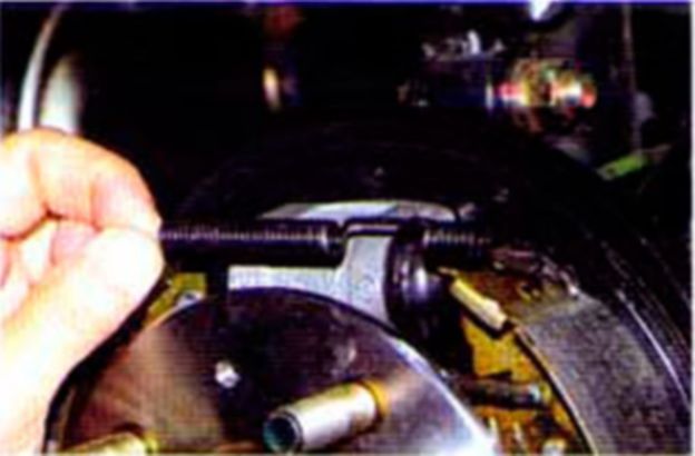 Замена колодок тормозных механизмов задних колес. Часть 2 - Хендай Акцент Тагаз (Hyundai Accent)